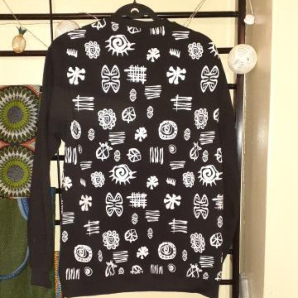 Large Black Sweatshirt Pullover - image 2